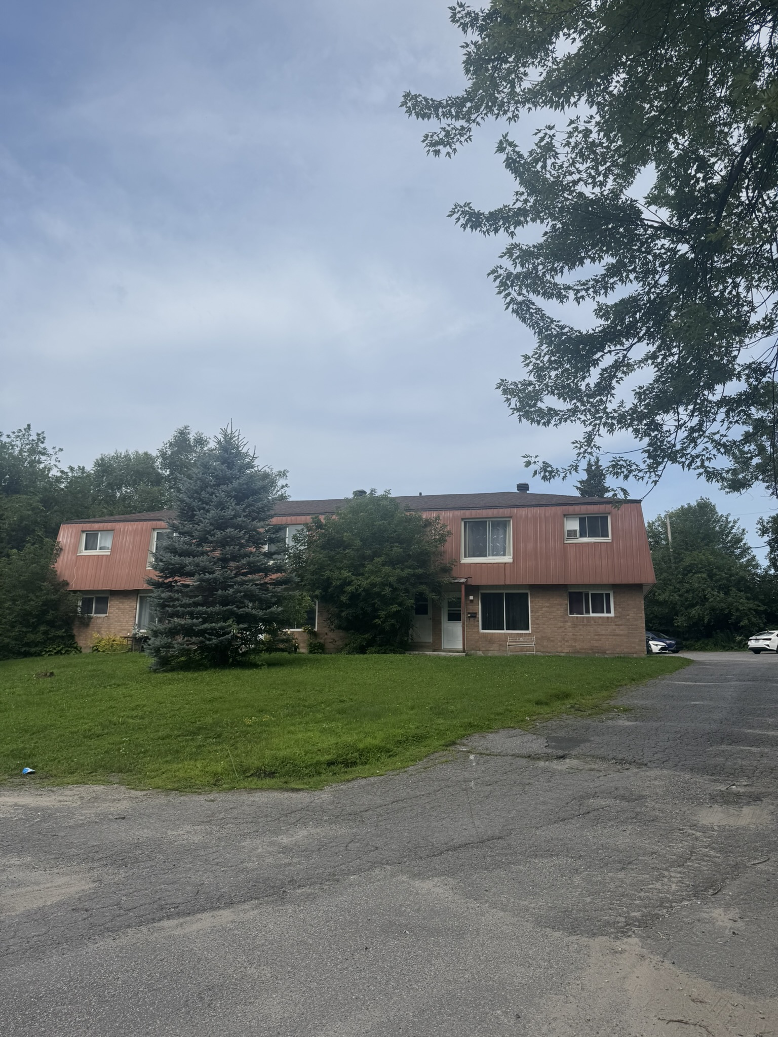 31 Rue Latour, Gatineau, QC J8L 3R6 — photo 1